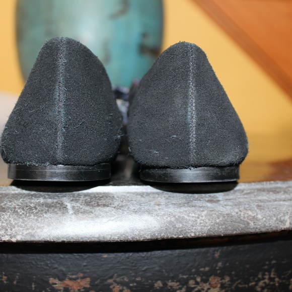 Tommy Hilfiger, Suede flats w/ satin bow - Picture 10 of 10